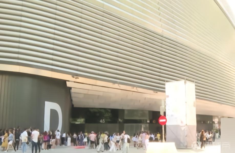 世体:伯纳乌周边居民抗议球场办演唱会,指责皇马无节制牟利